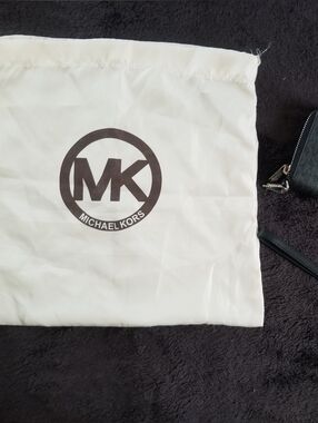 Michael Kors Women's Black Wallet - Preloved